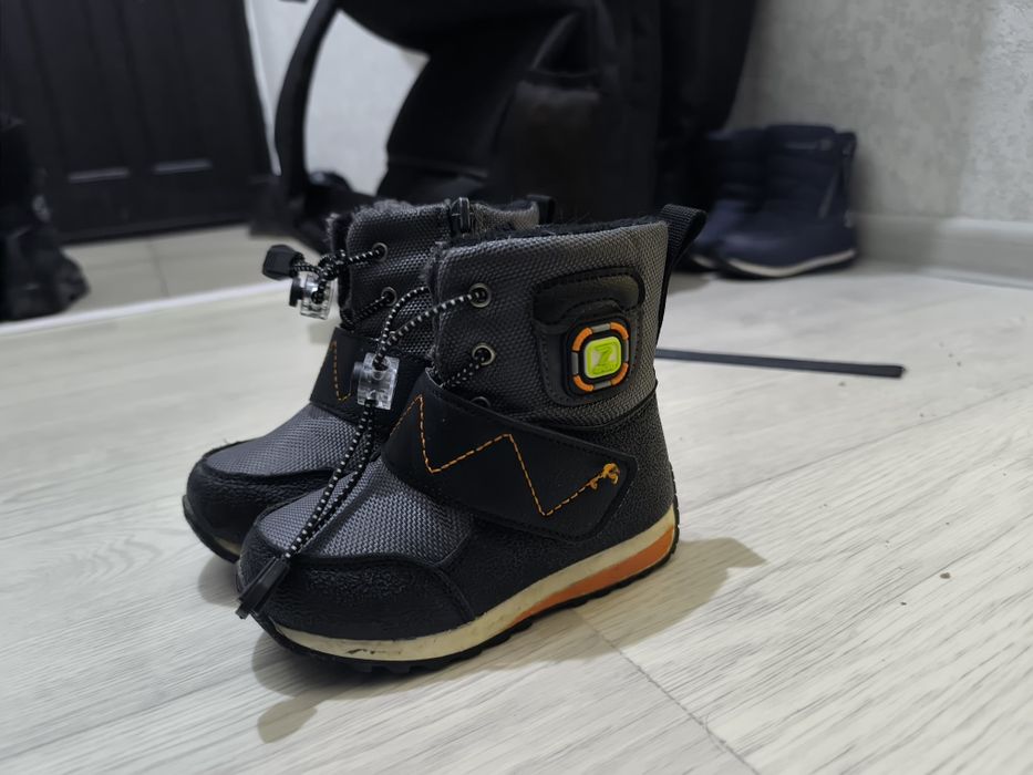 Продается детская обувь