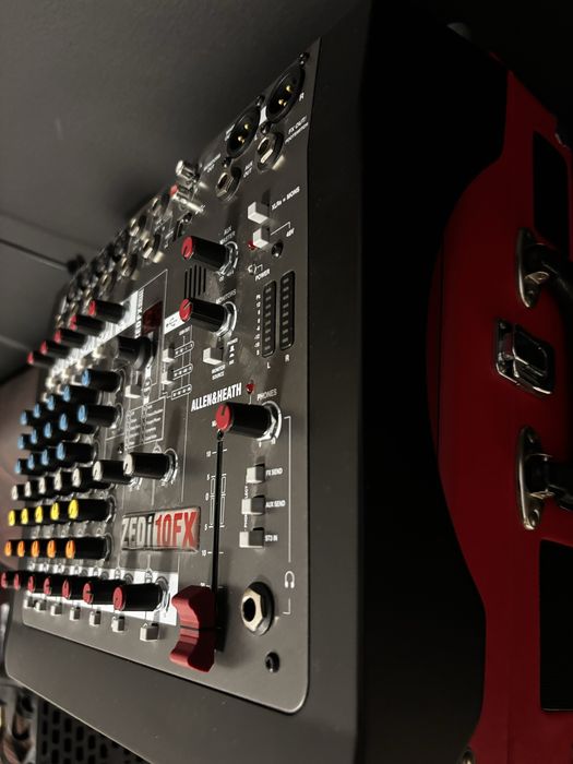 Mixer audio - Allen & Heath ZEDi-10FX – stare impecabilă