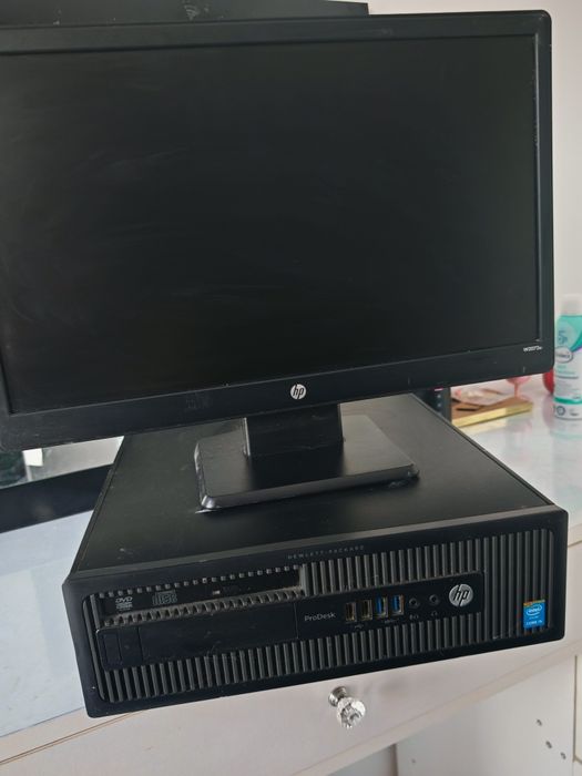 Sistem Complet HP ProDesk 600 G1 SFF + Monitor HP 20" - Ideal Birou/Școală