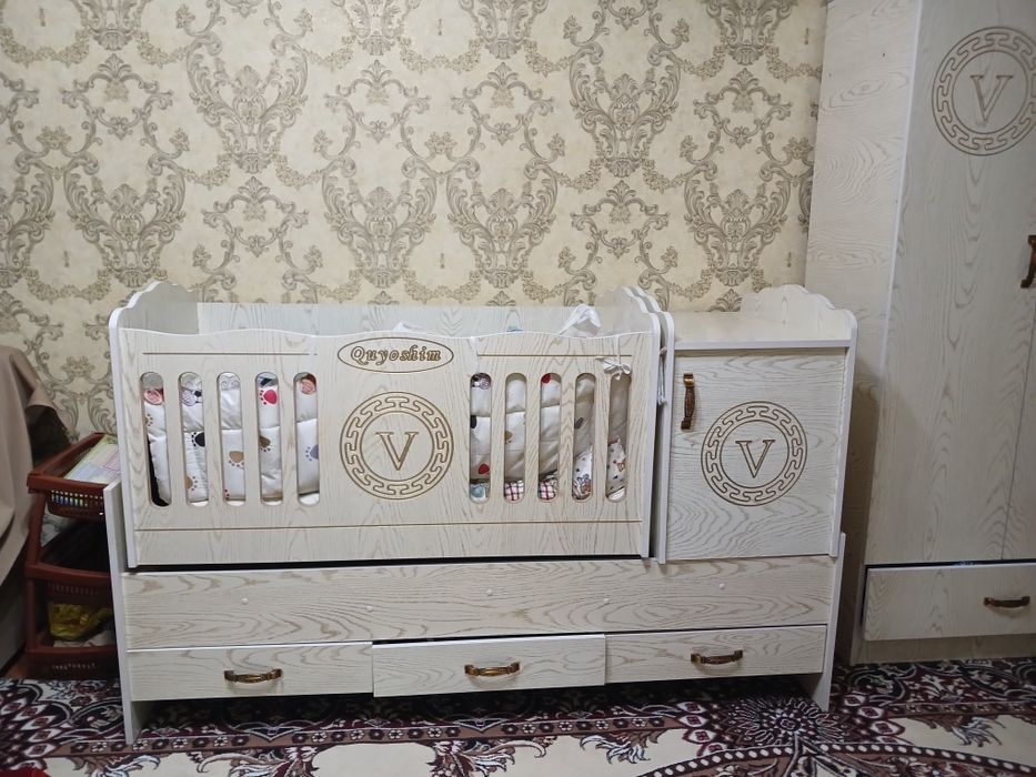 Детский кровать.