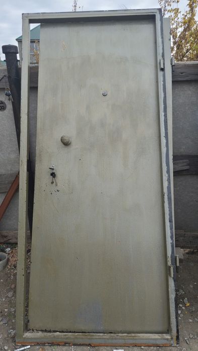 Продам входную дверь
