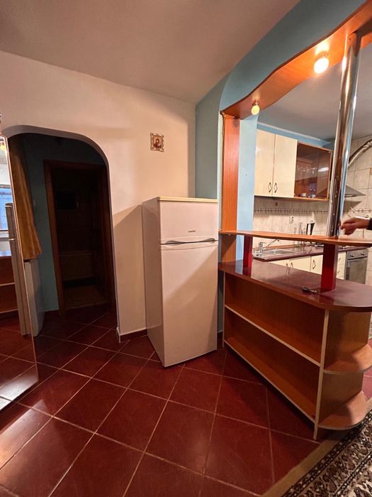 Inchiriez apartament 2 camere zona Obcini.
