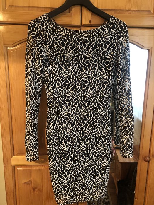 Красива рокля ! Дантела в бяло и черно!