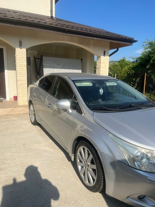 Vând Toyota Avensis