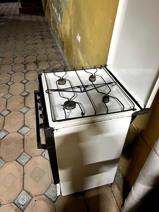 Gaz plita sotiladi (ishlaydi, yaxshi holatda)