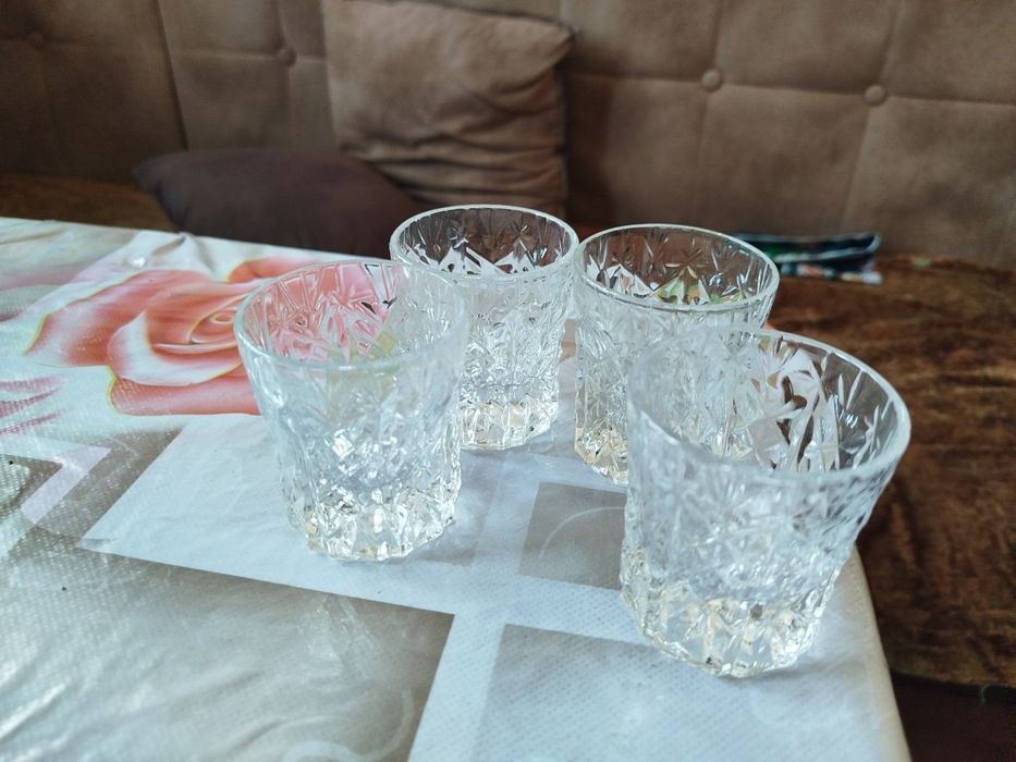 Хрутальный стакан