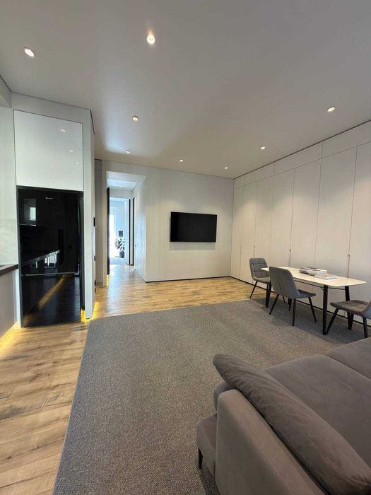 Сквозная 3к в Mirabad Avenue, хай-тек, 2 балкона`