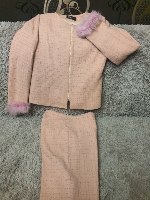 Два костюма  Турция, новый и б/у размер 40