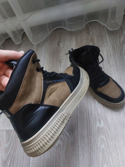 Продам ботинки весенние