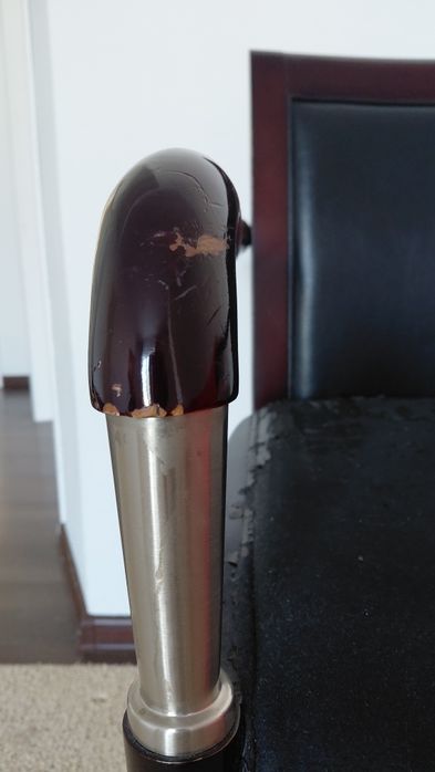 Кресло в библиотеку