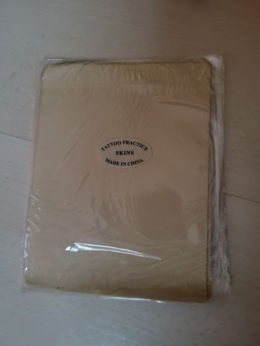 Kit complet aparat de tatuat + sursa, accesorii, piele sintetica etc