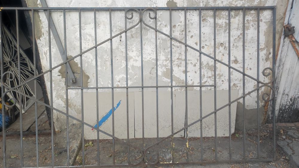 Продам решетку на балкон