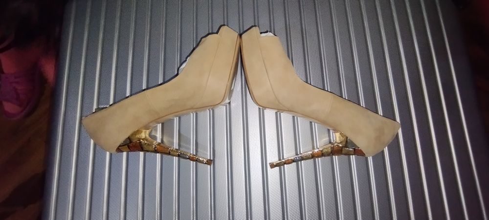 Продам новые туфли