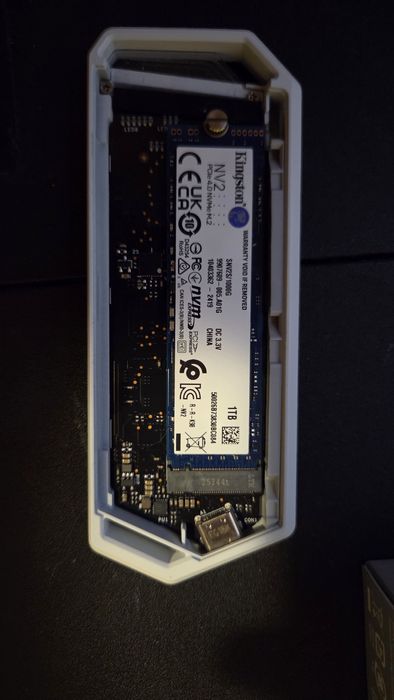 Rack SSD Asus Rog Strix Arion + SSD Kingston m2 nvme 1 TB