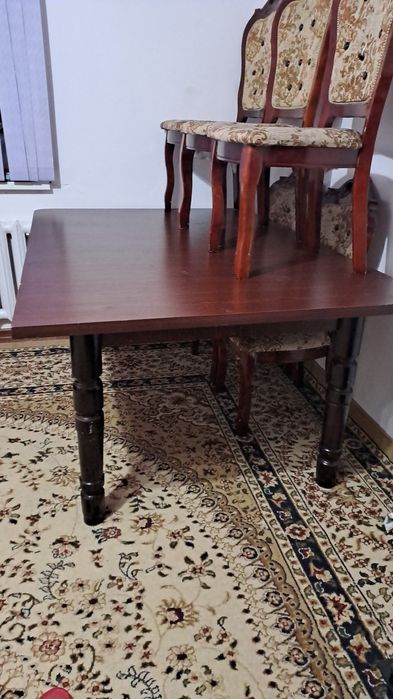 Стол стулья  для гостинной