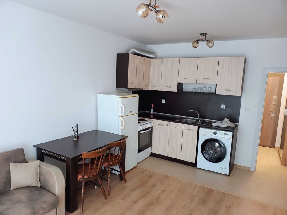 Отдавам под наем двустаен апартамент