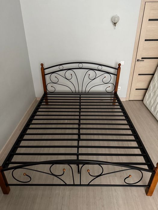 Кровать двухспальная