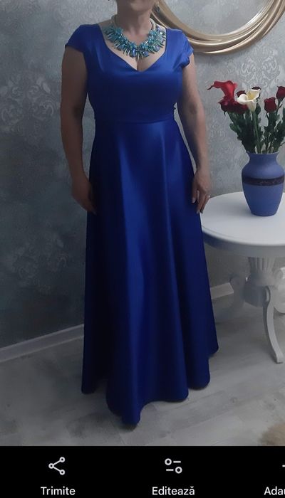 Rochie tafta mărimea M.purtata de doua ori.este impecabila.pret 200 ron
