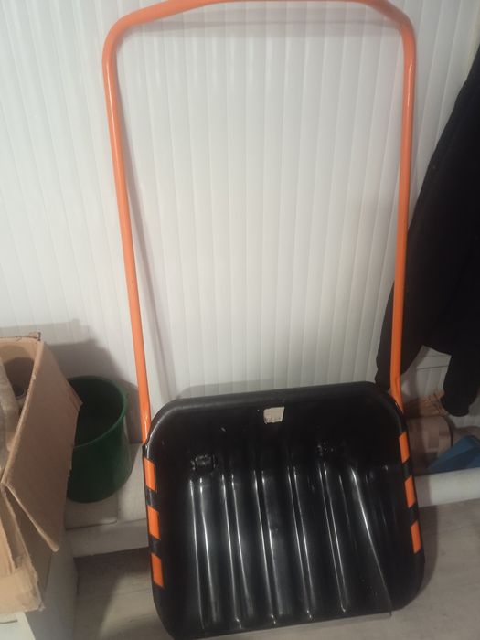 Продам лопата толкач для снега