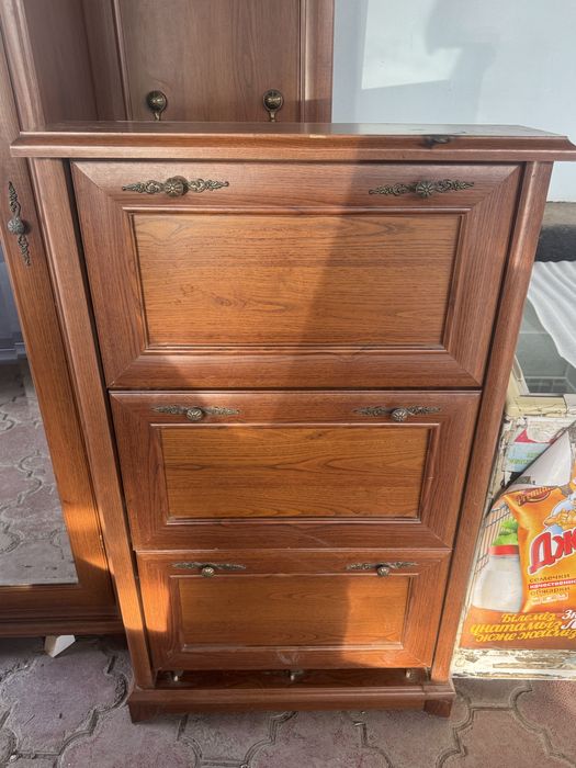 Обувной шкафчик