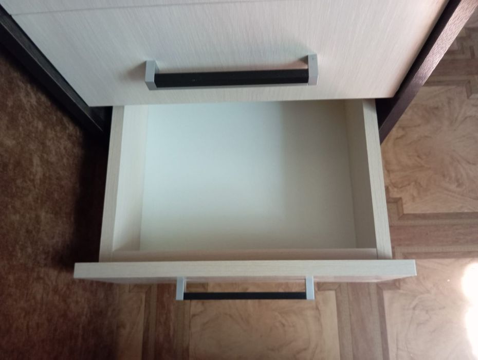 Письменный стол ,