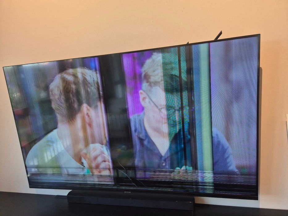 Televizor Samsung LED 65AU7092, 163 cm, Smart, 4K Ultra HD -ecran spart, functional pentru piese