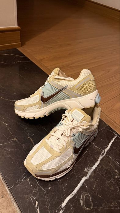 Кроссовки Nike новые оригинал 40 размер