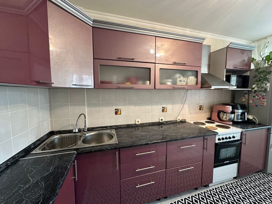 Продам кухонный гарнитур и плиту