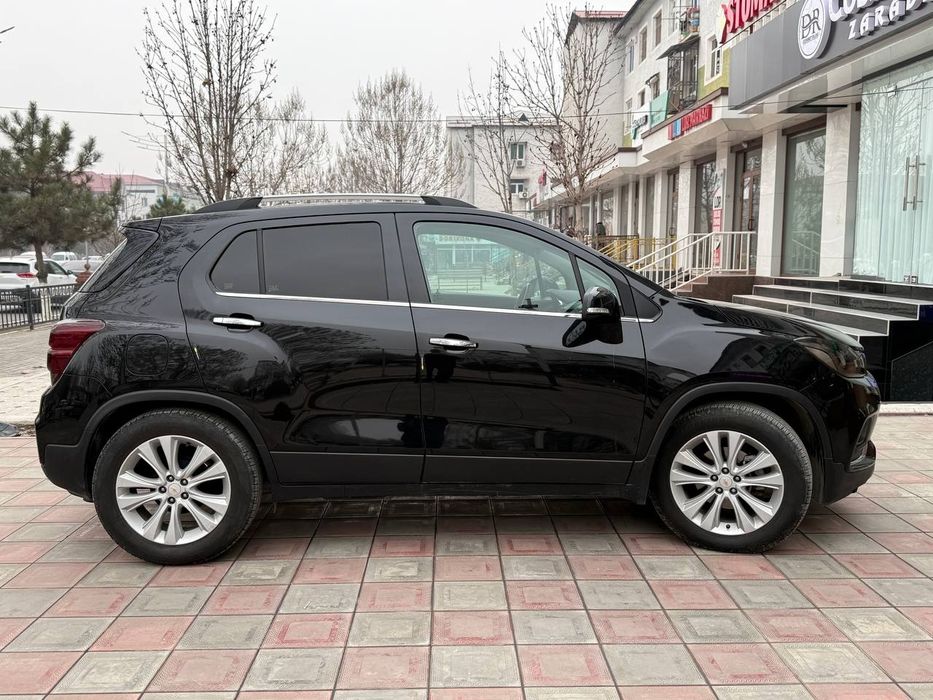 Chevrolet Tracker Premier сотилади