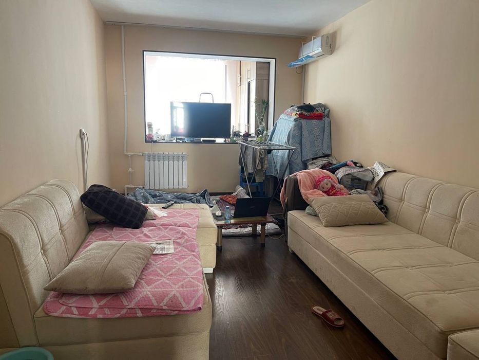 Срочно продается в чирчике 3 микрарайон 1 этаж рядом детский сад