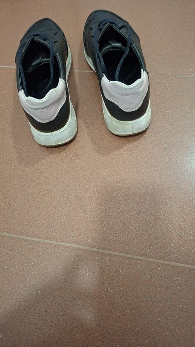 Продавам Обувки ecco