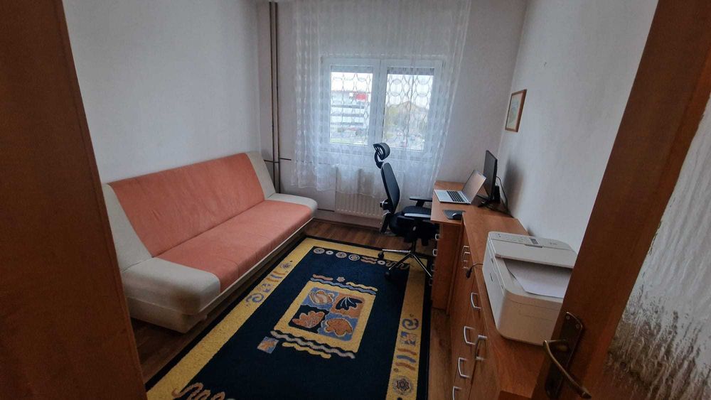 De inchiriat apartament cu 3 camere complet decomandat de la proprietar