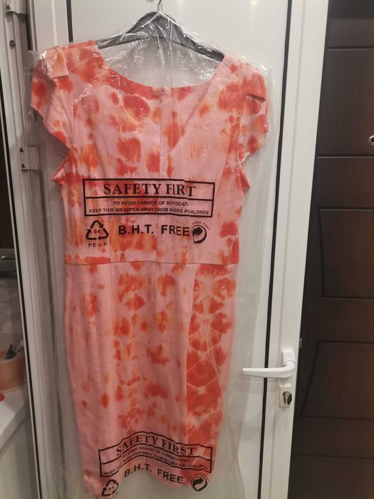 2 Нови рокли 42 размер цена на едната 30 лв