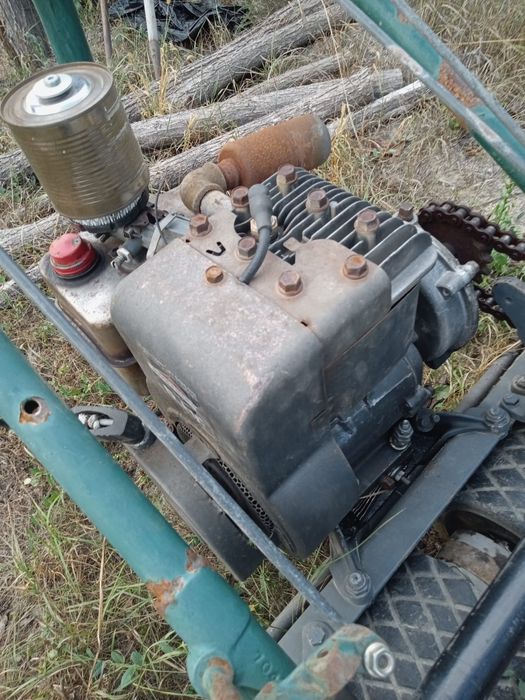 John Deere tuns iarba