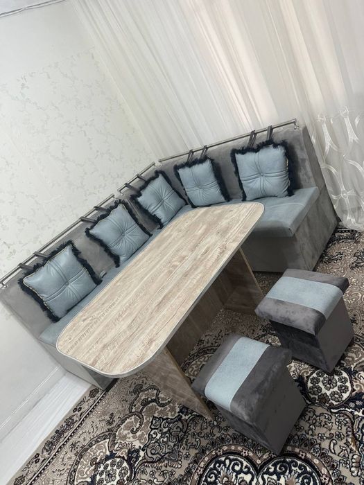 Жудаям қулай хамйонбоб кухини угалок+ Столи+ пуфиги.
