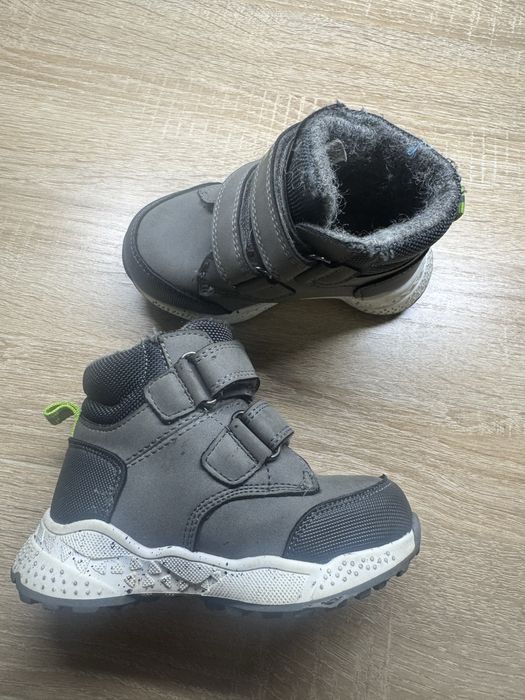 Продам демисезонные ботинки на мальчика