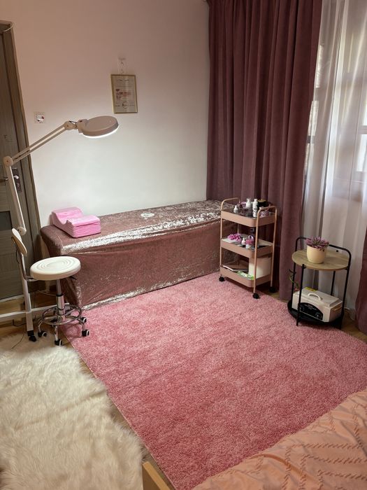 Vand masa de masaj ,lampa, scaun ,sterilizaror