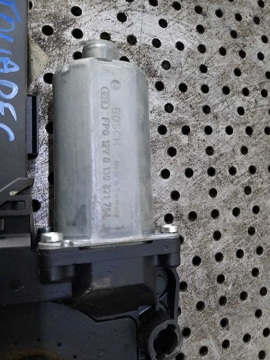 Motoras macara dreapta spate vw touareg 7l 7l0959794a 0130821764