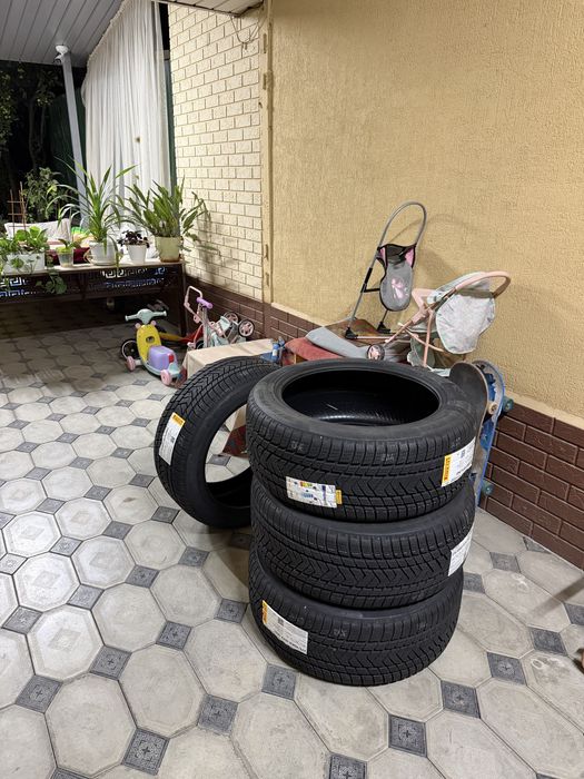 Pirelli scorpion 275/45 R21
