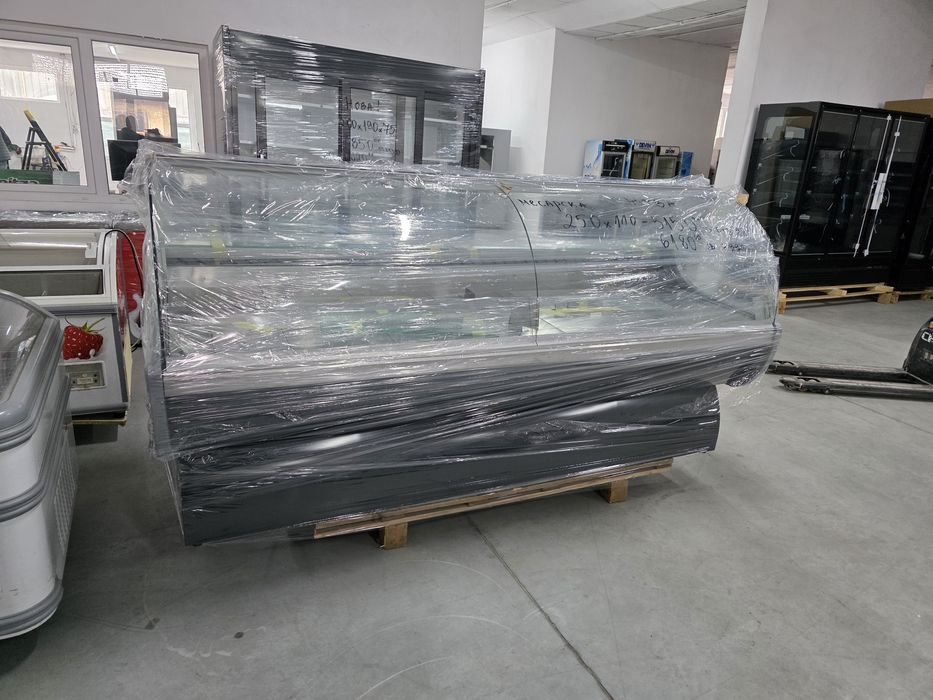 Нова Хладилна Витрина 250х110