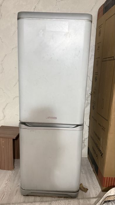 Ariston холодильник