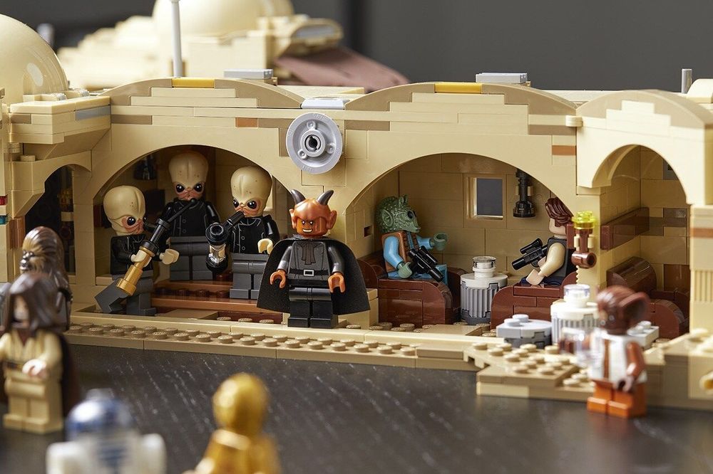 Лего набор Звёздные войны Кантина Мос Эйсли.Lego Star Wars Mos Eisley