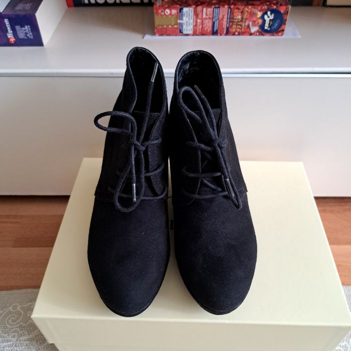 Botine, pantofi cu siret