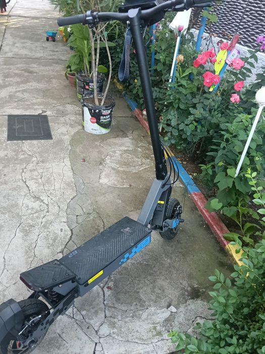 Vând trotineta kukirin g 2