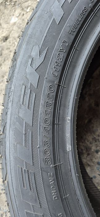 4 anvelope vara Bridgestone,fata 275/45/20,spate 305/40/20.Pret/bucata