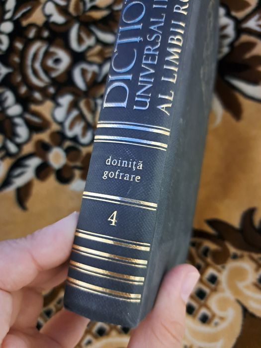 Dicționare universale ilustrate ale limbii române de la Editura Litera