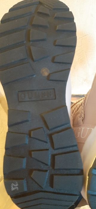 Нови апрески Guess