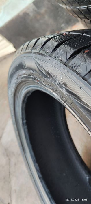 Продам резину  235/45/17
