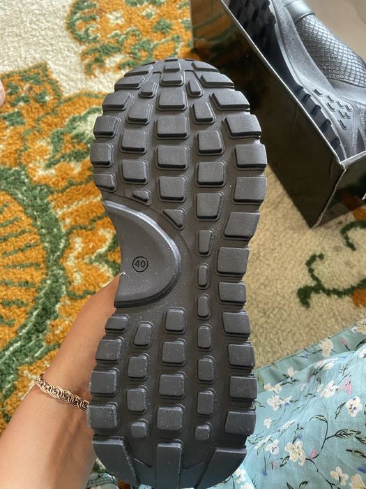 Продам кожанные кроссовки 40-43 размер