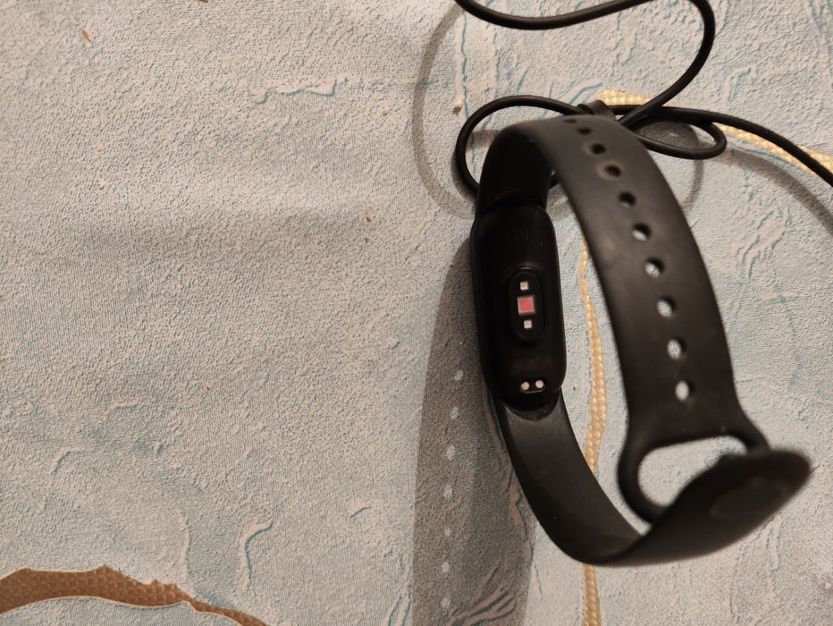 Mi band 5 продам